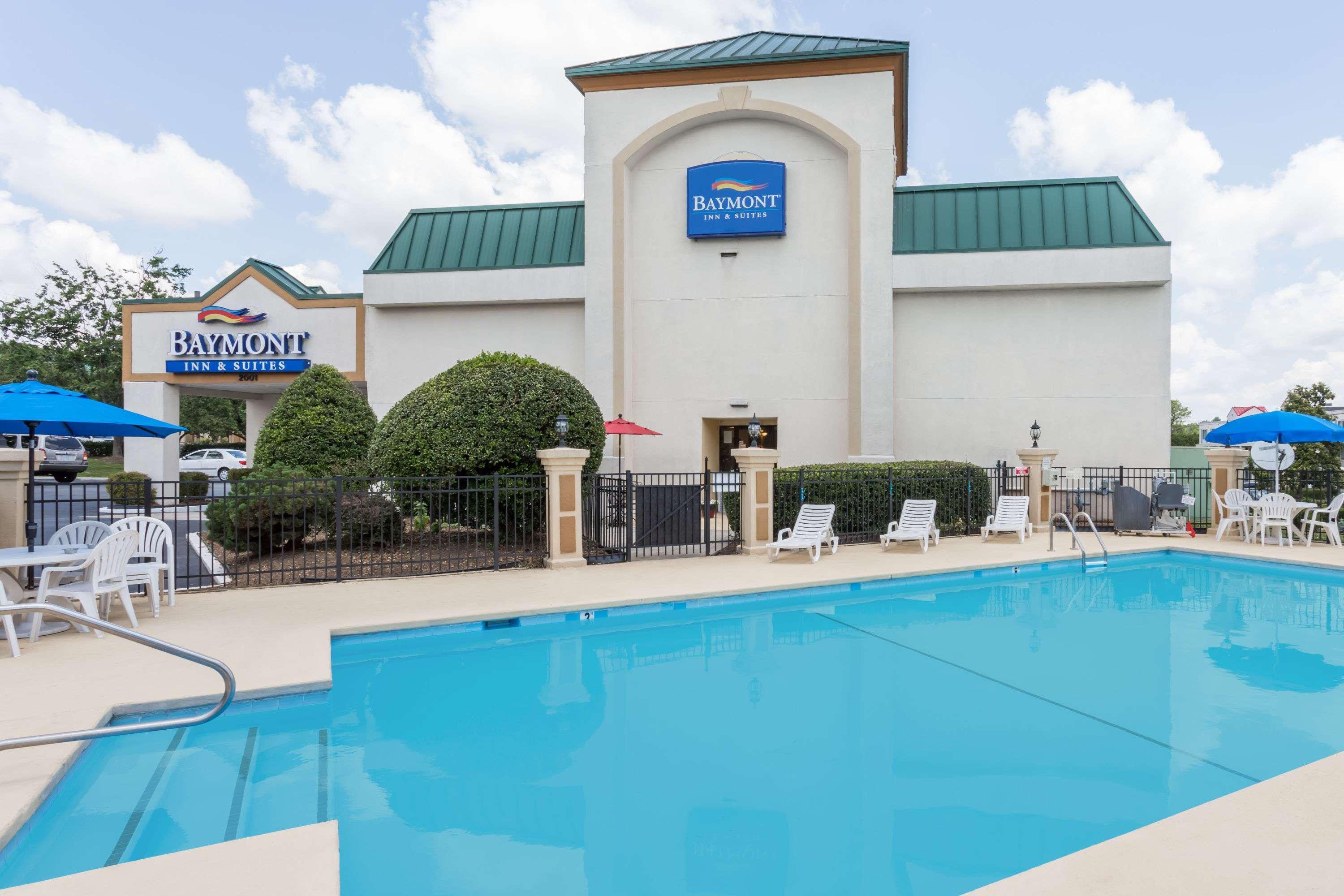 Baymont By Wyndham Greensboro/Coliseum Экстерьер фото